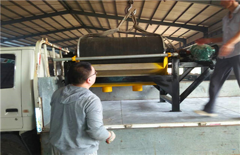 小型磁選機(jī)，小型漿料磁選機(jī)的使用提高工作效率_輥式小型漿料磁選機(jī)的使用提高工作效率_磁塊如何排列