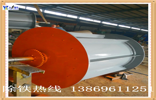 全磁　遠(yuǎn)力磁電生產(chǎn)的全磁滾筒通常安裝在輸送帶端頭上，使用環(huán)境更適用于大批量的礦石，谷物，沙子，砂礫，塑料，木材，碎玻璃，廢料等干性物料中的跟大含量的鐵屑，鐵片，鐵塊或者其他鐵磁性物料自動(dòng)分離。